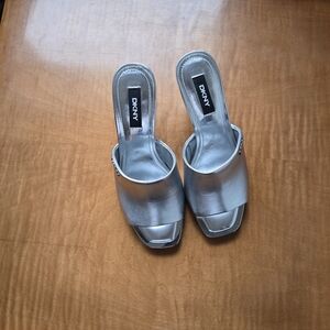 DKNY Womens Silver Padded Bronx Square Toe Stiletto Slip On Heeled Sandal